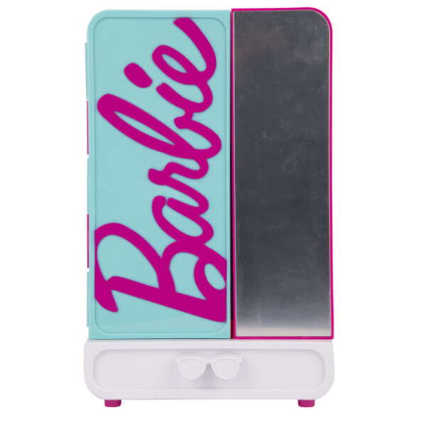 Handgefertigte Garderobe von Barbie