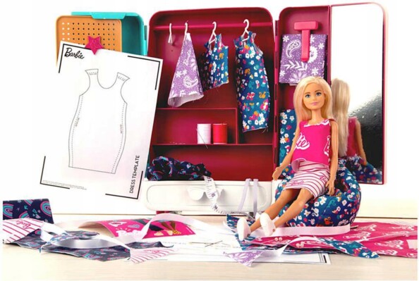 Handgefertigte Garderobe von Barbie