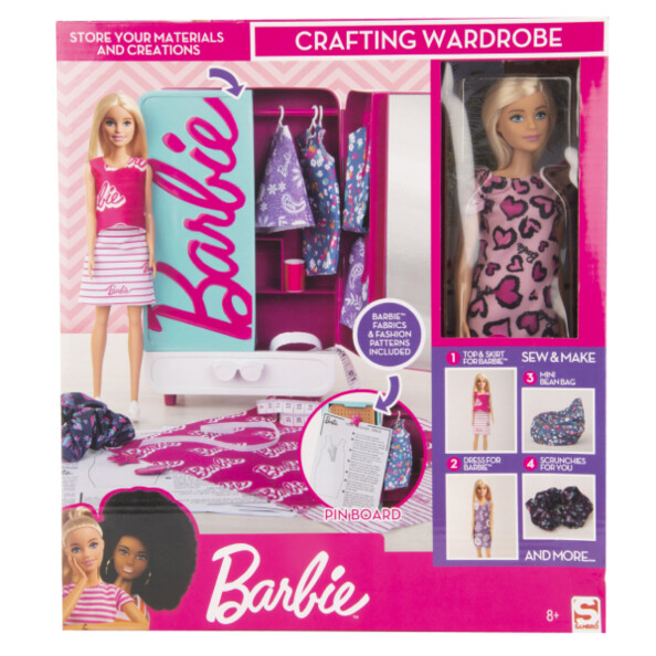 Handgefertigte Garderobe von Barbie