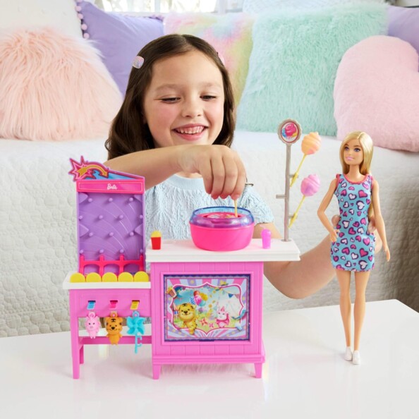 Barbie-Puppe mit Kiosk und Zuckerwattenstand