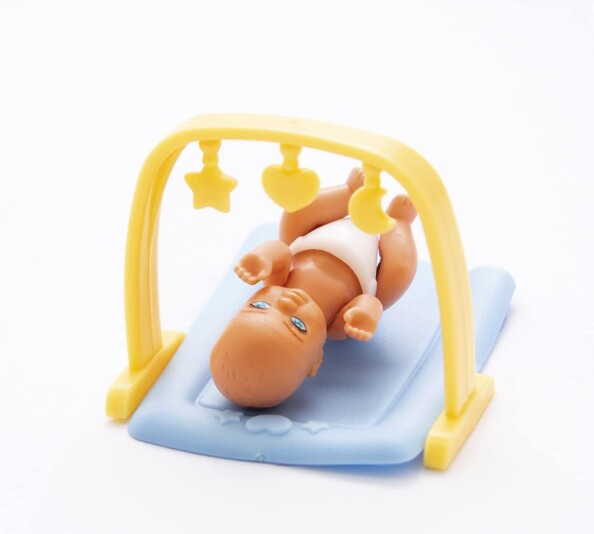 Steffi-Puppe mit Überraschungsbaby