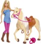 Barbie in Reitkleidung mit ihrem Pferd