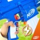 Nerf Fortnite Blue Shock Dart Blaster mit motorisiertem Schnellfeuer